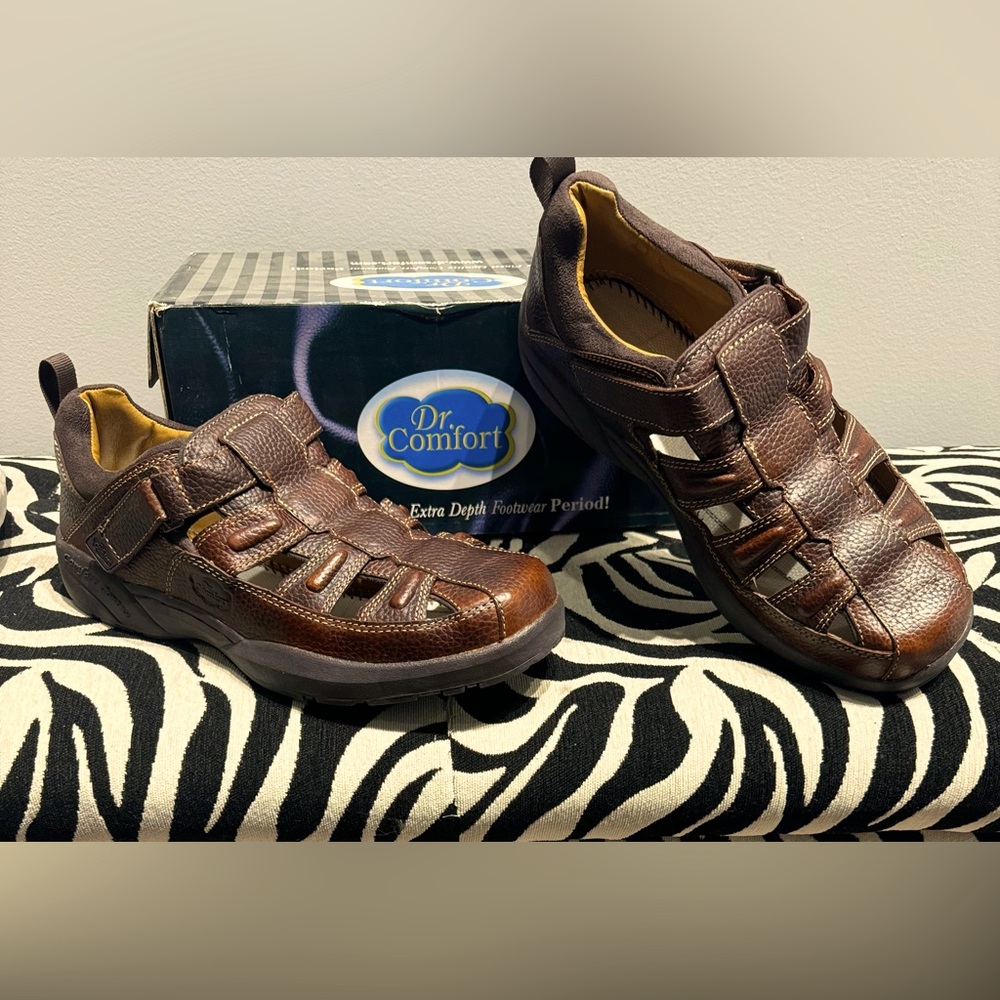 Dr Comfort fishermen shoe in leather chestnut brown size 10 US
